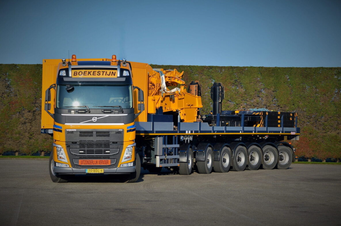 2014-Nooteboom-Ballasttrailer-with-countersteering