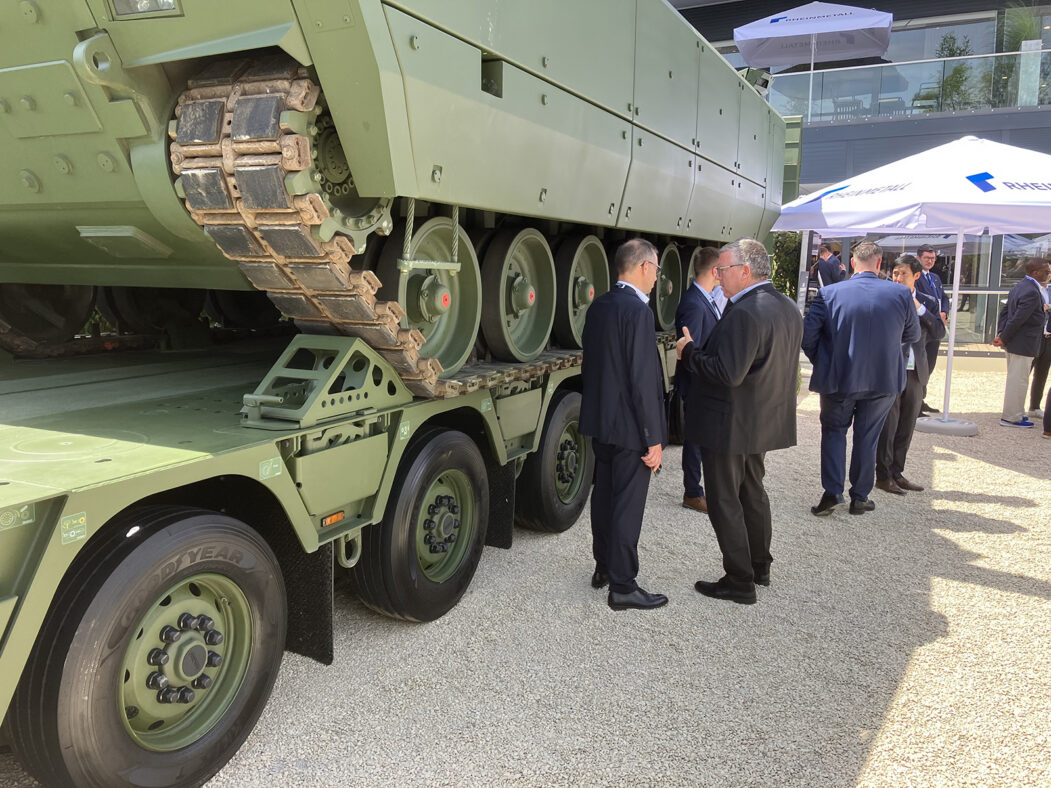 8-axle defence trailer at eurosatory1